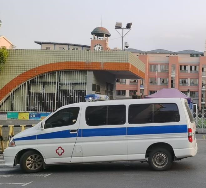 山阳救护车出租护送骨折病人一公里多少钱